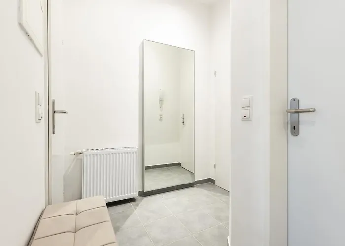 Modern Next To Subway Station Apartment *